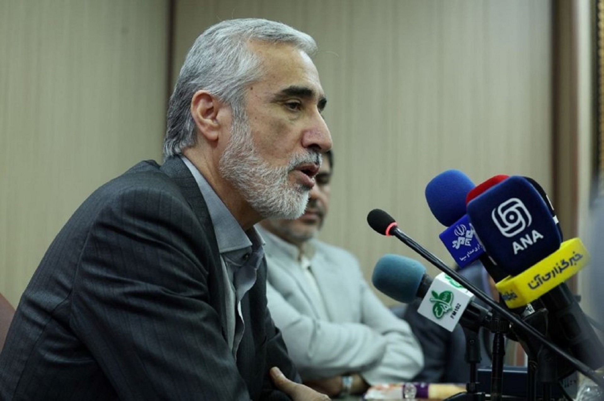رئیس سازمان غذا و دارو: باید به صادرات مکملها توجه کنیم
