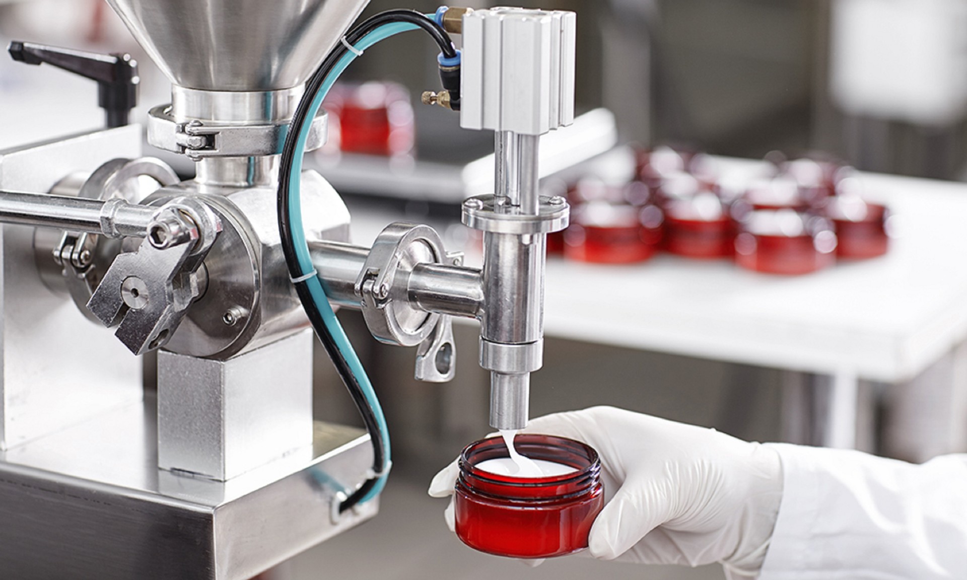 برگزاری کارگاه آشنایی با تولید قراردادی فرآوردههای آرایشی و بهداشتی در ایرانکازمتیکا