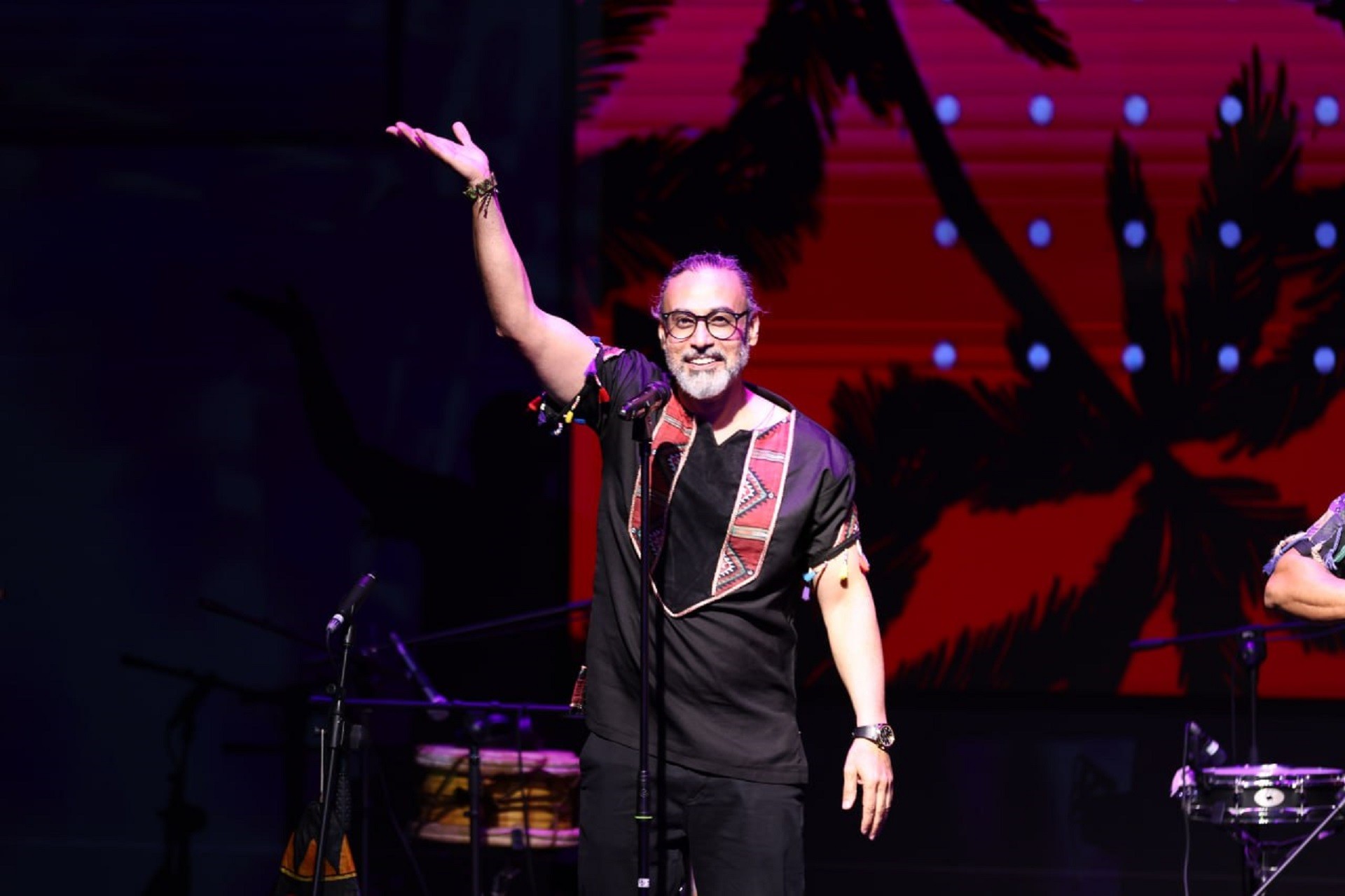 گروه لیان به سرپرستی محسن شریفیان در هفتمین نمایشگاه ایرانکازمتیکا روی صحنه میرود